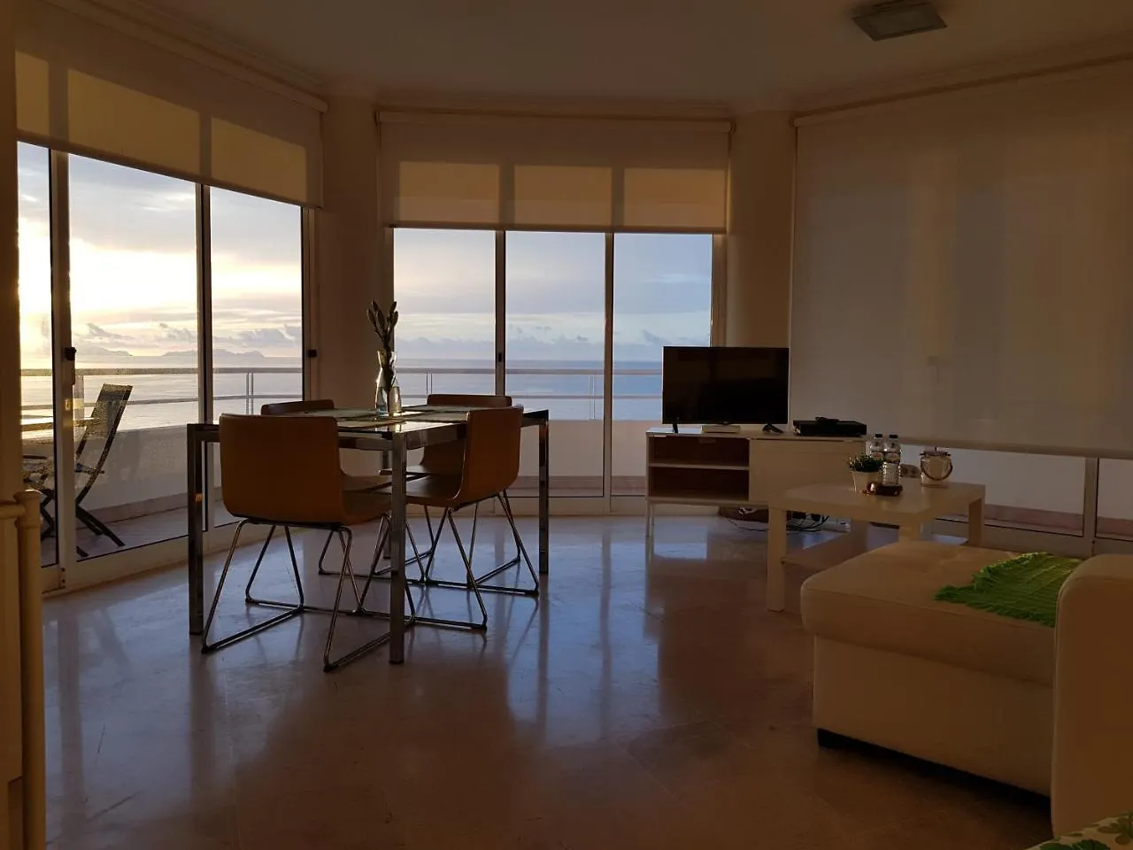 The Sunrise Of Your Dreams With Total Ocean View With New Modern Kitchens 0*, Funchal (Madeira)