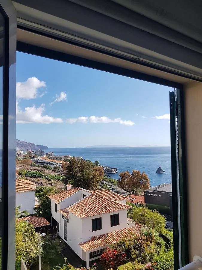 The Sunrise Of Your Dreams With Total Ocean View With New Modern Kitchens 0*, Funchal (Madeira)